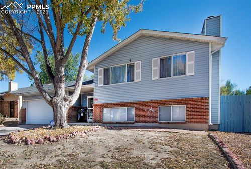 2233 Farnsworth Dr, Colorado Springs, CO, 80916-2523 | Card Image