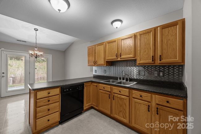 68 Wiltshire Cir, Condo with 2 bedrooms, 2 bathrooms and null parking in Fletcher NC | Image 13
