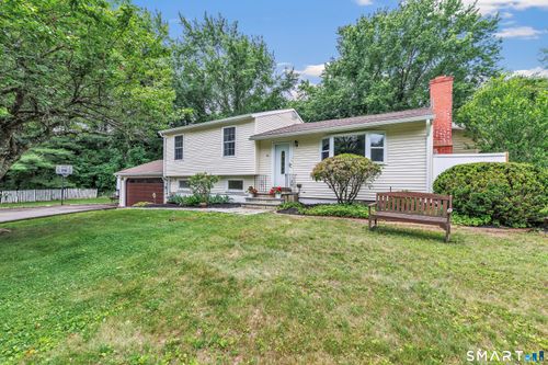 17 Woodlawn Rd, Monroe, CT, 06468-2127 | Card Image