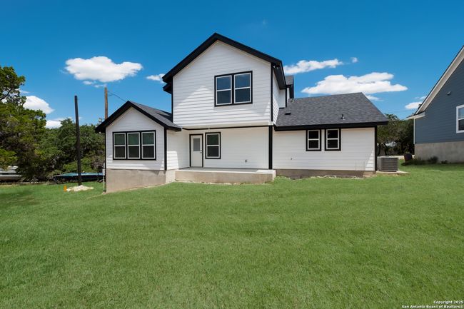 virtual staged green grass | Image 24
