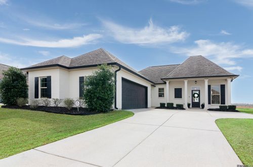 927 Beaumont Dr, Gonzales, LA, 70737-8646 | Card Image