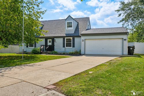 25525 Montebello Ct, Woodhaven, MI, 48183-4324 | Card Image