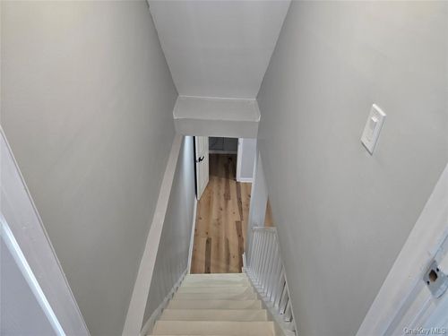 27 E Neck Ct, West Babylon, NY, 11704-7506 | Card Image