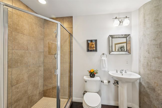 Guest bath. | Image 27