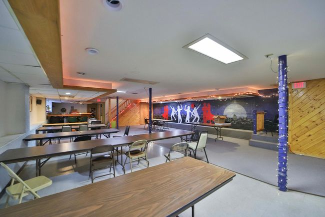 Lower level room | Image 36