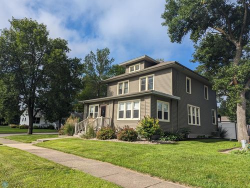 612 Forest St, Lisbon, ND, 58054-4233 | Card Image