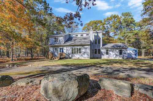 2124 Oaktree Ln, Bushkill, PA, 18324-8374 | Card Image