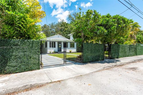 3655-3655 Oak Ave, Miami, FL, 33133-4907 | Card Image