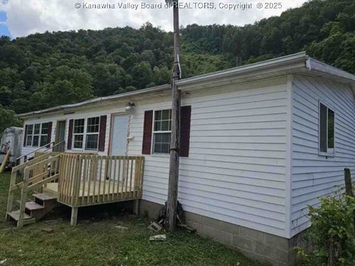 120 Rainbow Cir, Madison, WV, 25130-9386 | Card Image