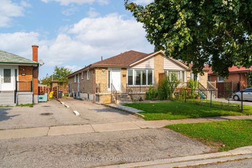 7291 Vernor Dr, Mississauga, ON, L4T2P5 | Card Image