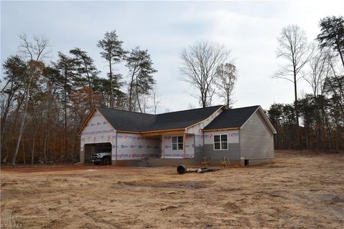 928 River Rd, Stoneville, NC, 27048-8517 | Card Image