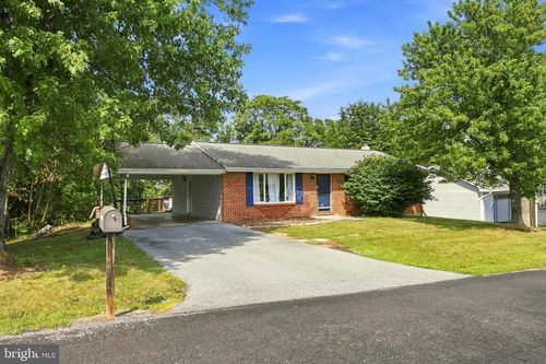 135 Zeiler Dr, Martinsburg, WV, 25404-3573 | Card Image