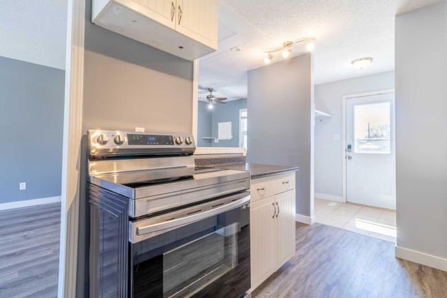 8 - 5943 60 A Street, Home with 3 bedrooms, 1 bathrooms and 1 parking in Red Deer AB | Image 6