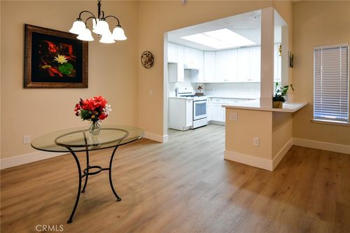 684 Parkview Dr, Lake Elsinore, CA, 92530-7071 | Card Image