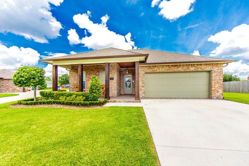 209 Crescent Estate Dr, Thibodaux, LA, 70301-6304 | Card Image
