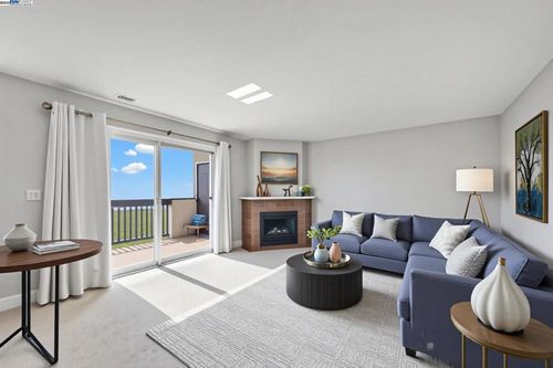 apt-211-21083 Gary Dr, Hayward, CA, 94546-6106 | Card Image