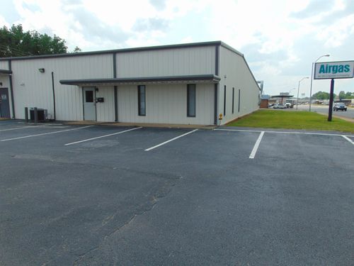 714 E 2nd St, Sheffield, AL, 35660-3282 | Card Image