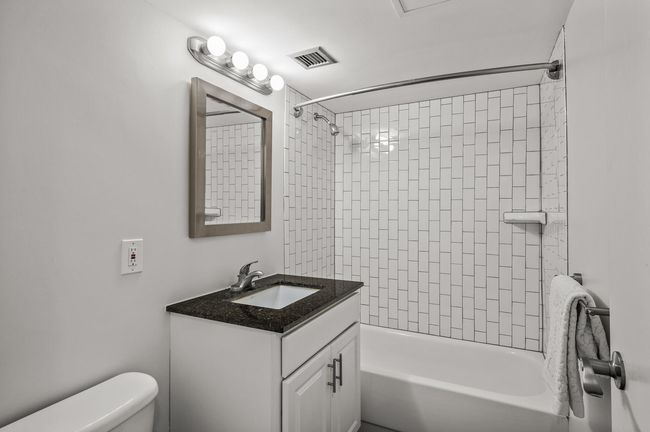 Full bath in hallway near the 2nd bedroom | Image 25