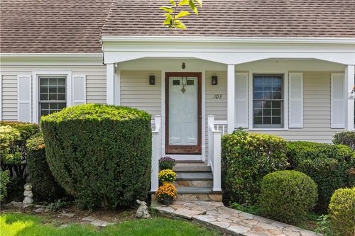 103 Gossets Turn Dr, Middletown, RI, 02842-7904 | Card Image