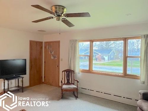 509 9th Ave, Grinnell, IA, 50112-1404 | Card Image