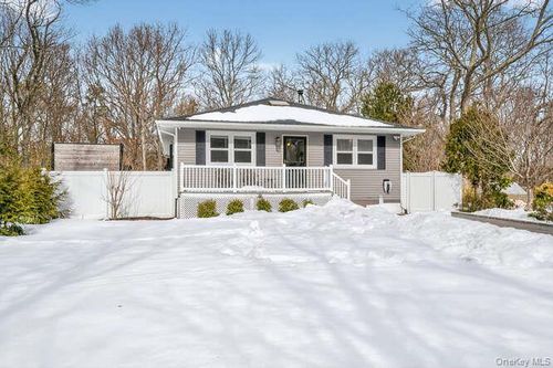 11 Mississippi Ave, Port Jefferson Station, NY, 11776-3011 | Card Image