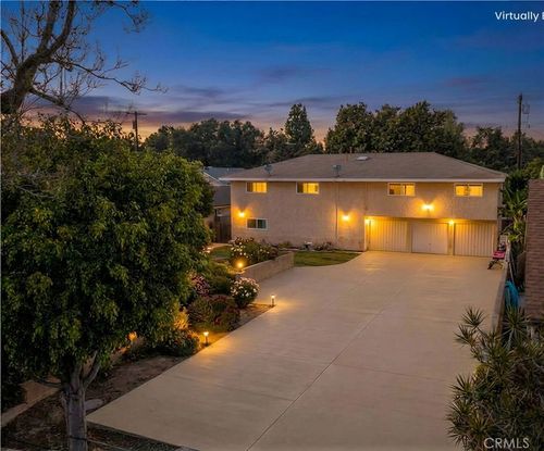 1003 W Myrtle St, Santa Ana, CA, 92703-3911 | Card Image