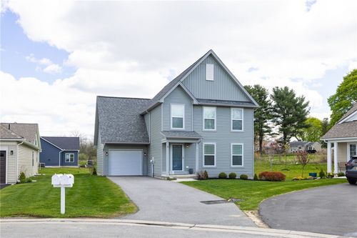 16 Parkglen Dr, Henrietta, NY, 14467-9167 | Card Image