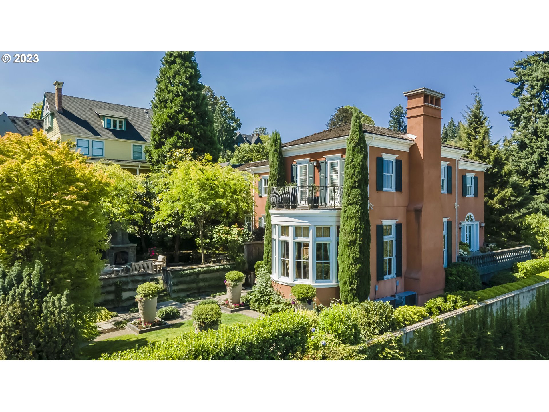 Spring St, Portland, OR 97201