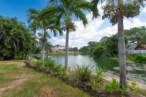 5785 Bay Pines Lakes Blvd, St Petersburg, FL, 33708-3525 | Card Image