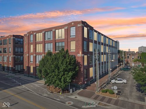 apt-21-624 Walnut St, Indianapolis, IN, 46204-1657 | Card Image