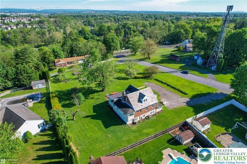 4 Stonecroft Dr, Palmer Twp, PA, 18045-2862 | Card Image