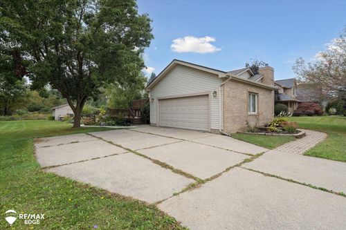 2411 Briar Creek Ln, Burton, MI, 48509-1396 | Card Image