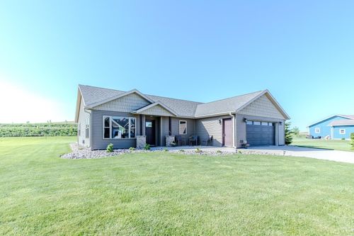 131 West Bay Rd, Lake Park, IA, 51347 | Card Image