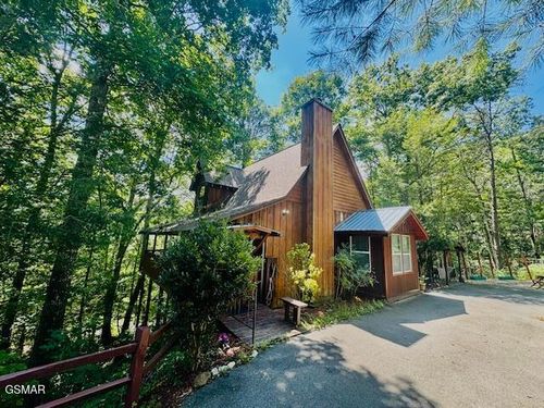 3170 Wears Overlook Ln, Sevierville, TN, 37862-8318 | Card Image