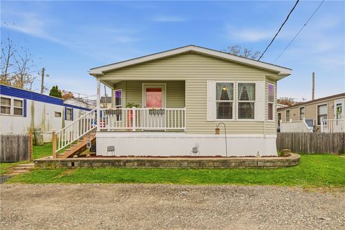 52 Bradley Ter, Portsmouth, RI, 02871-4102 | Card Image