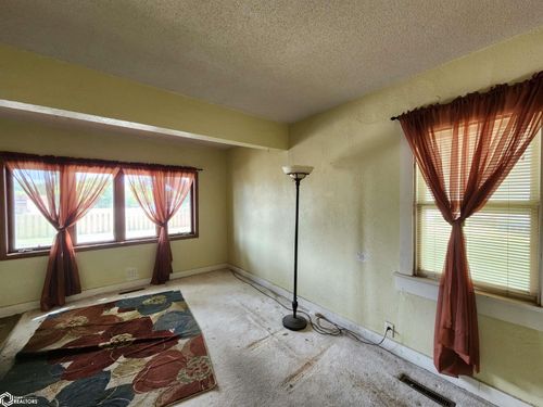 40 27th Street Sw, Mason City, IA, 50401 | Card Image