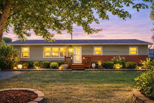 634 Sara Dr, Centralia, IL, 62801-4439 | Card Image