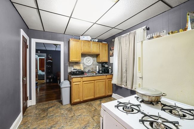 726 2 Nd St, Home with 8 bedrooms, 5 bathrooms and 3 parking in Fall River MA | Image 22