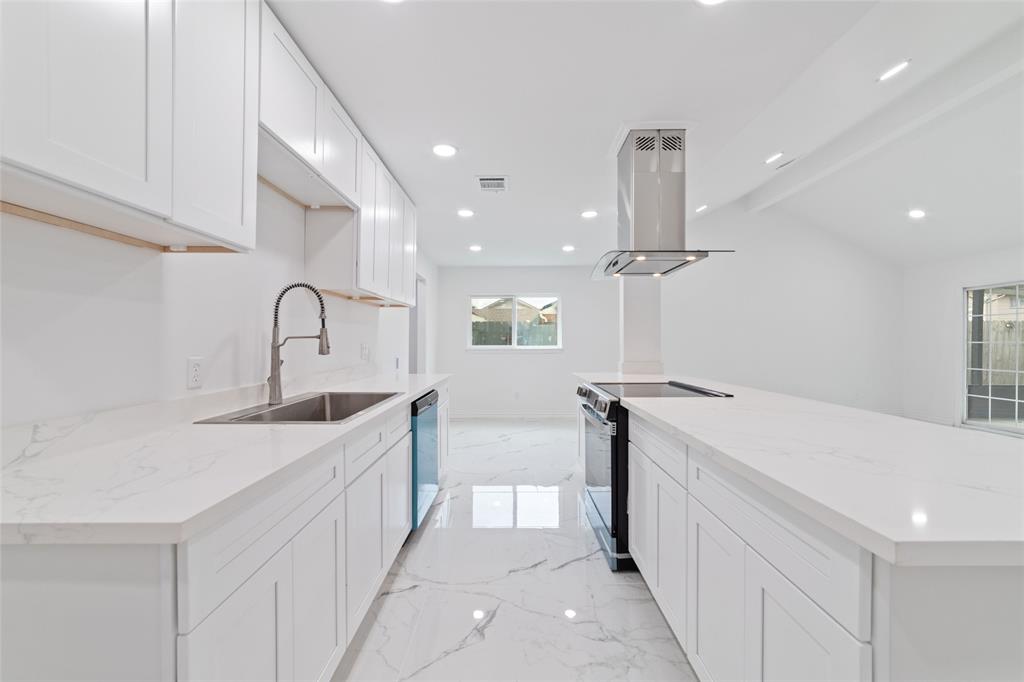Sharpview Dr, Houston, TX 77072