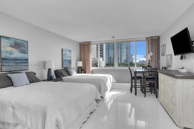 440 - 19201 Collins Ave, Condo with 0 bedrooms, 1 bathrooms and null parking in Sunny Isles Beach FL | Image 6