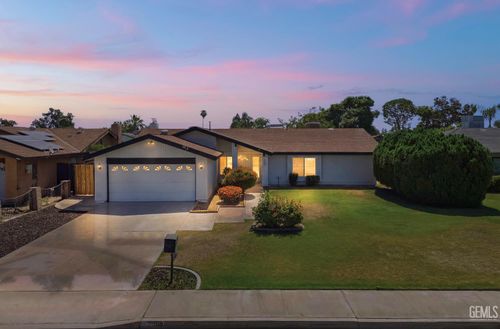6200 Summerfield Dr, Bakersfield, CA, 93313-3459 | Card Image