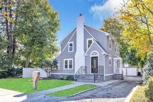 374 Mapledale Pl, Bridgeport, CT, 06610-1134 | Card Image