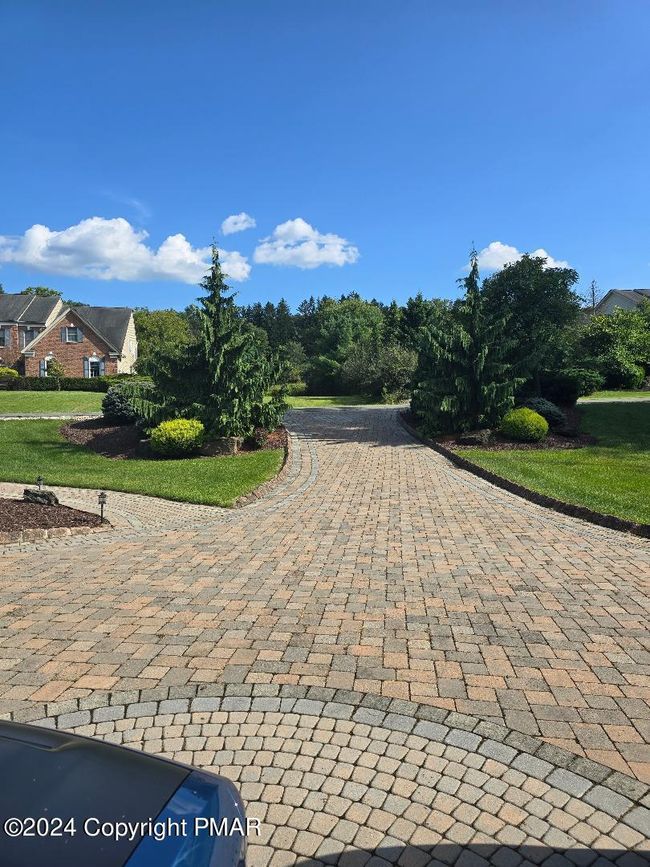 DRIVEWAY TO STREET | Image 7