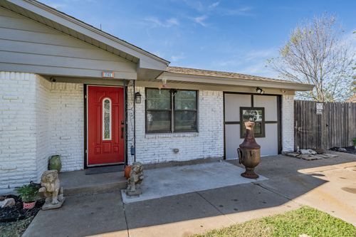 1102 S 1st Ave, Grandview, TX, 76050-2000 | Card Image