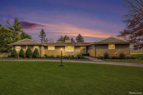 1575 Kellogg Rd, Brighton, MI, 48114-8771 | Card Image