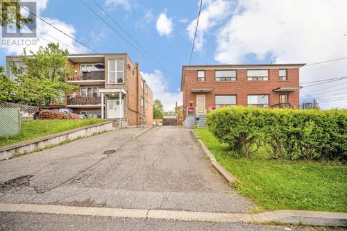 3 Stanstead Drive, Toronto (Bathurst Manor), ON, M3H4V5 | Card Image