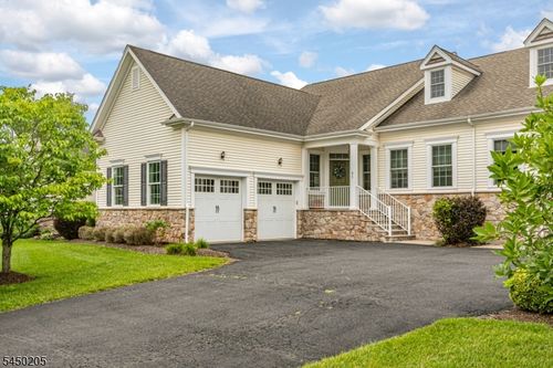 61 Bedford Dr, SKILLMAN, NJ, 08558-2430 | Card Image