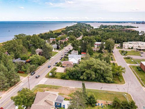 1439 Minnesota Ave, Duluth, MN, 55802-2427 | Card Image