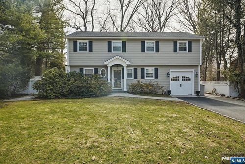 32 Highview Ave, Woodcliff Lake, NJ, 07677-8016 | Card Image