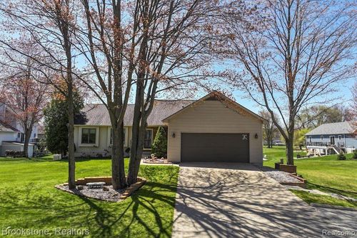 8439 Shoshone Pass, Pigeon, MI, 48755-9606 | Card Image